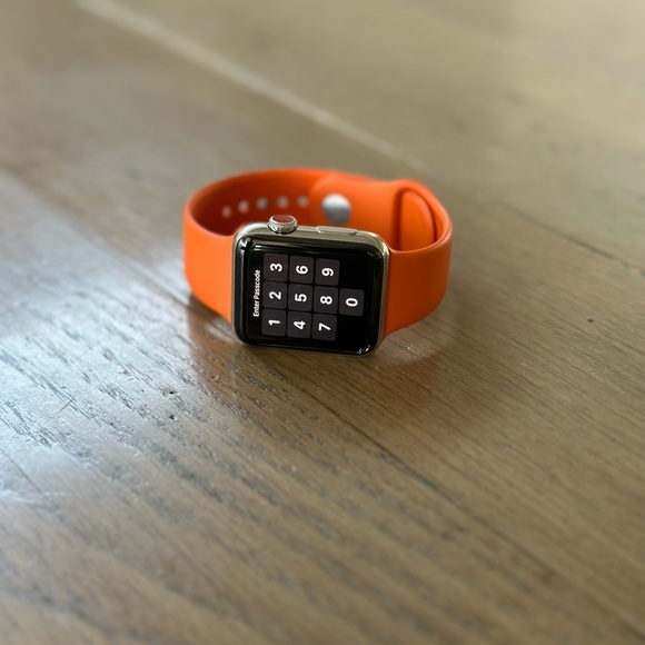 Apple Hermès Series 3, 42MM - Picture 3 of 7